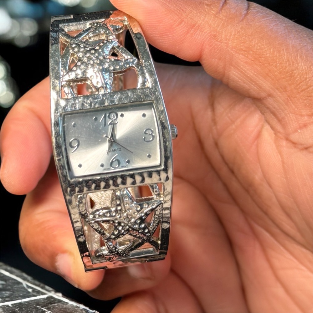 BWC Silver Tone Cuff Watch Starfish Tropical Beach Theme Japan New Battery